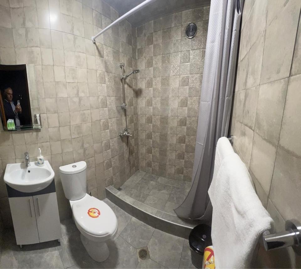Enigma Hostel Jerevan Buitenkant foto