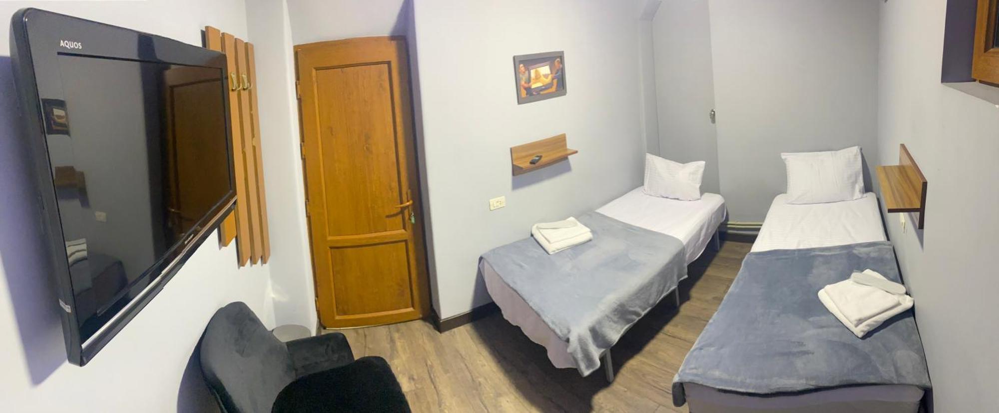 Enigma Hostel Jerevan Buitenkant foto